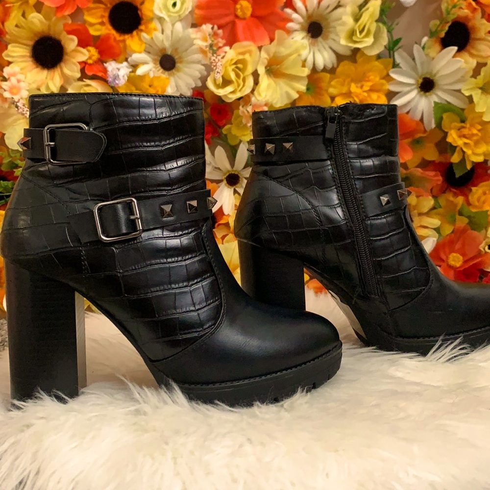 Letter boots with heels